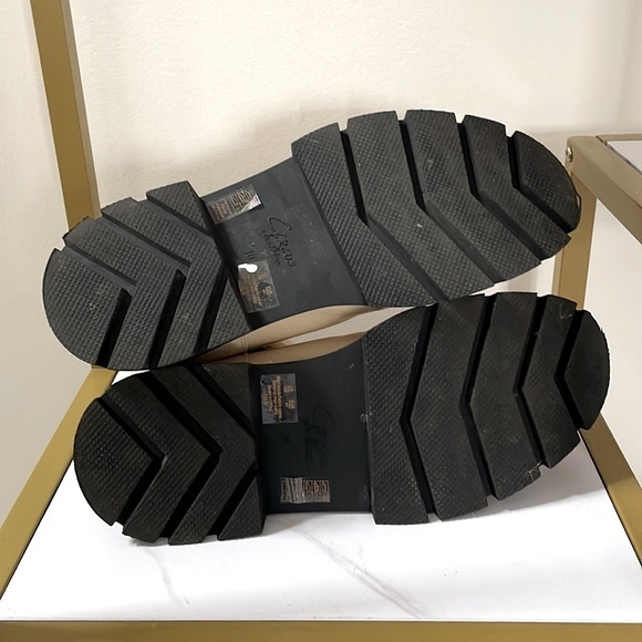 Circus by Sam Edelman Lug Sole Chelsea Boot - Picture 7 of 9